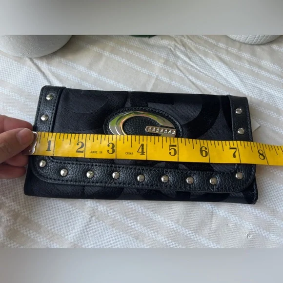 🌸4/$25 Black “G” wallet with studs - Picture 5 of 8